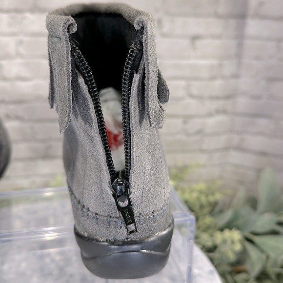 Comfort Ease by Blair - Gray Suede Moccasin Ankle Zip Booties WMS 6.5W🩶VGUC - Picture 10 of 15